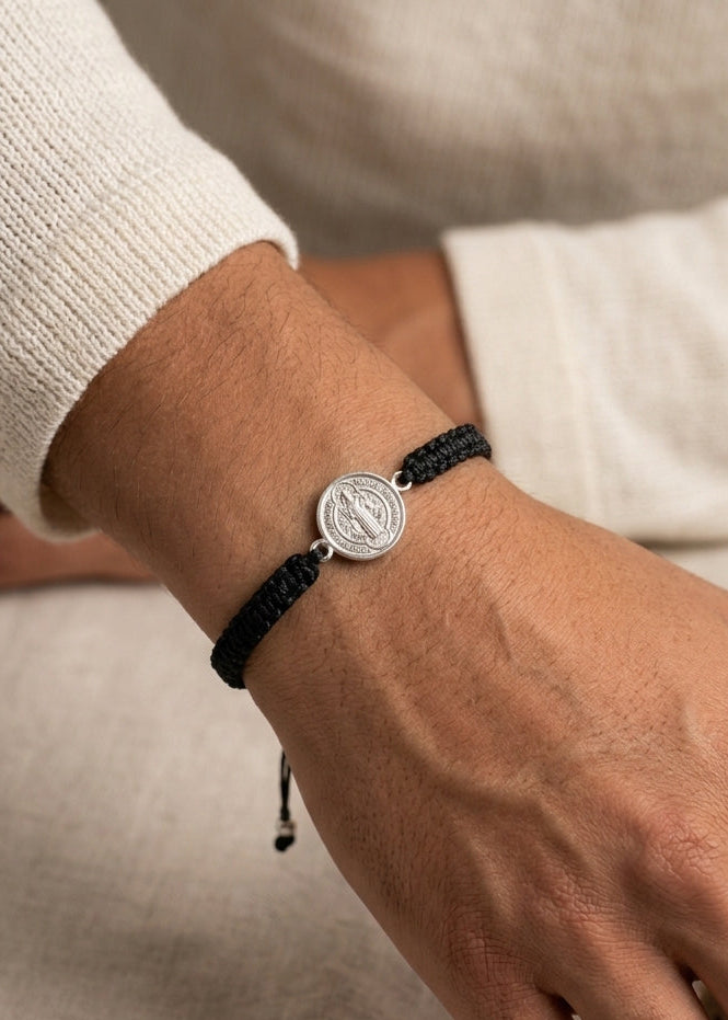 Pulsera de plata e hilo negro - San Benito